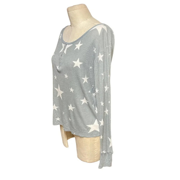 Wildfox Star Print Thermal Henley Long Sleeve Top Gray Size XS - Picture 4 of 8